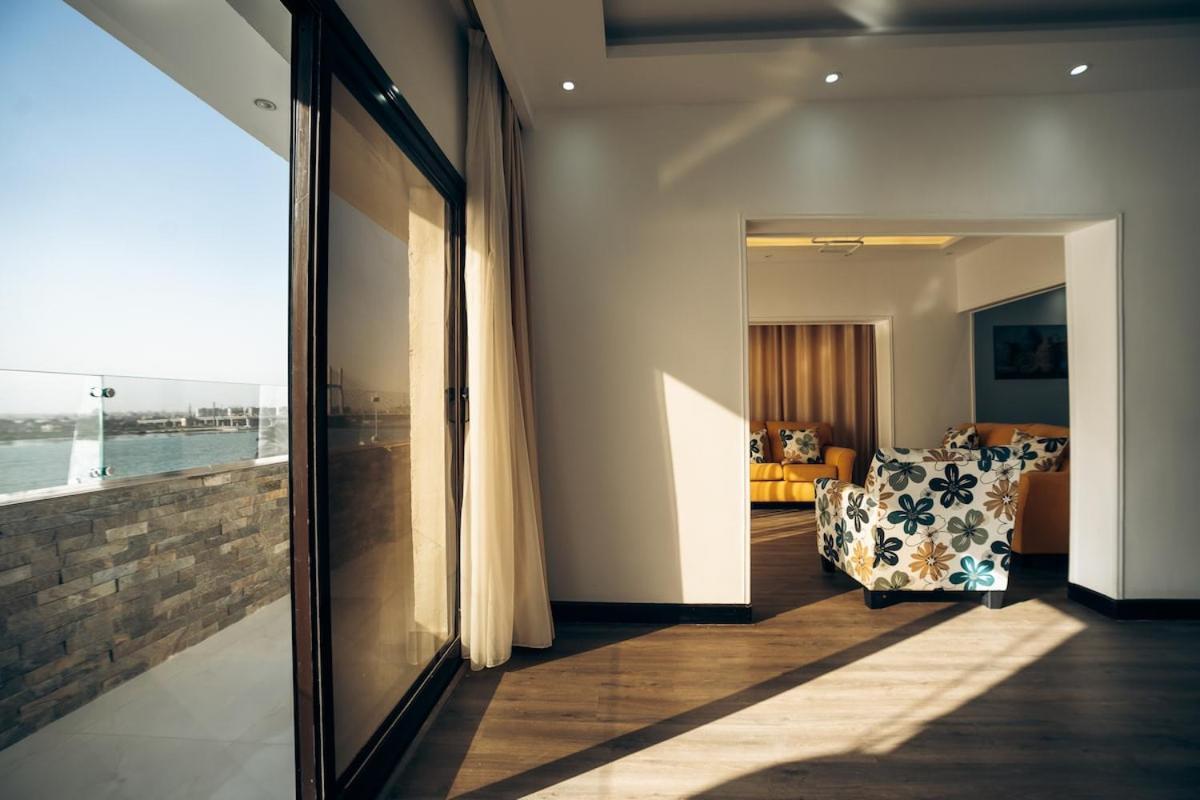 Luxurious 320m2 Balconyview Nile Appartamento Il Cairo
